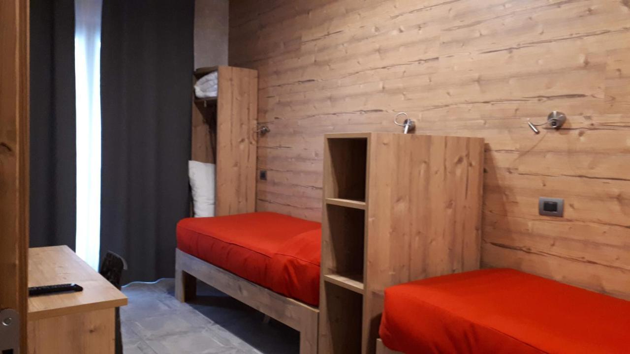 Hotel Bed & Rooms , Corte Rossa -1 Min Walk To Bernina Express Tirano Kültér fotó