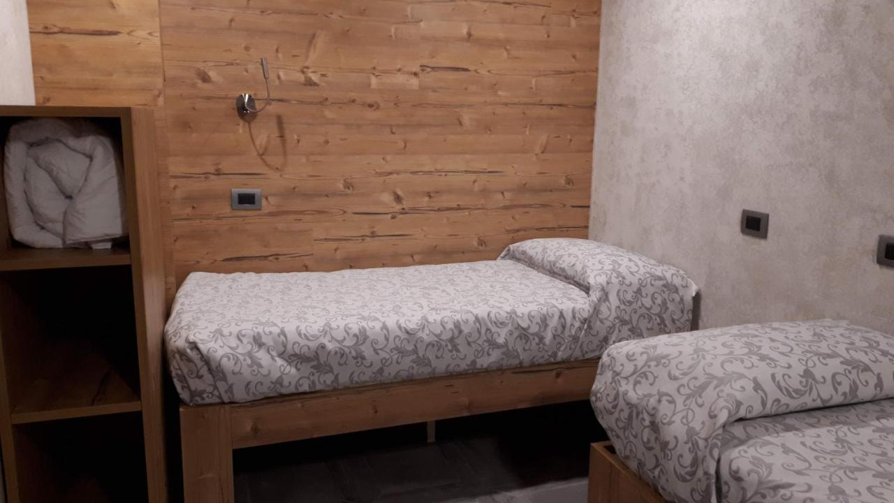 Hotel Bed & Rooms , Corte Rossa -1 Min Walk To Bernina Express Tirano Kültér fotó