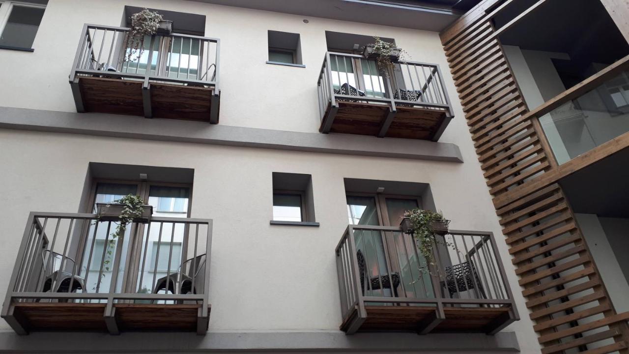 Hotel Bed & Rooms , Corte Rossa -1 Min Walk To Bernina Express Tirano Kültér fotó
