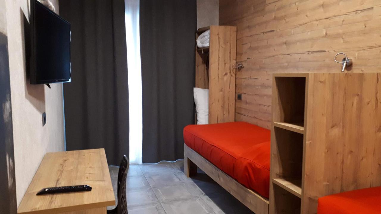Hotel Bed & Rooms , Corte Rossa -1 Min Walk To Bernina Express Tirano Kültér fotó