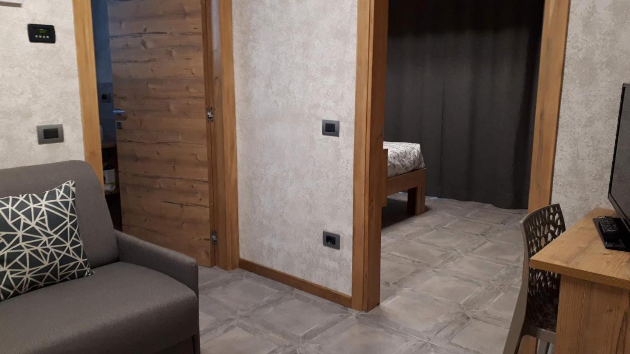 Hotel Bed & Rooms , Corte Rossa -1 Min Walk To Bernina Express Tirano Kültér fotó