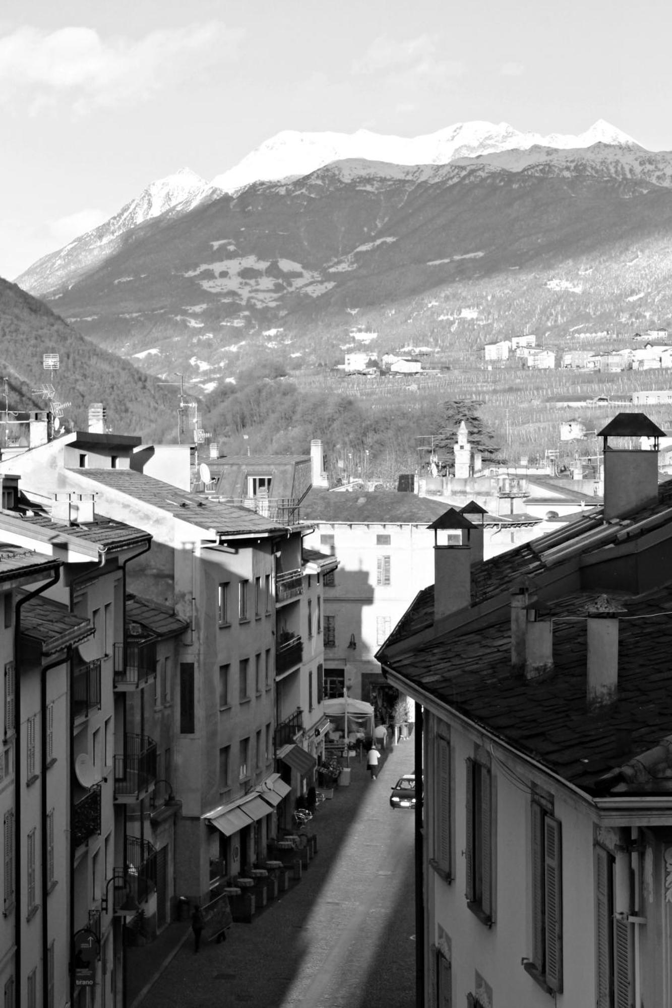 Hotel Bed & Rooms , Corte Rossa -1 Min Walk To Bernina Express Tirano Kültér fotó