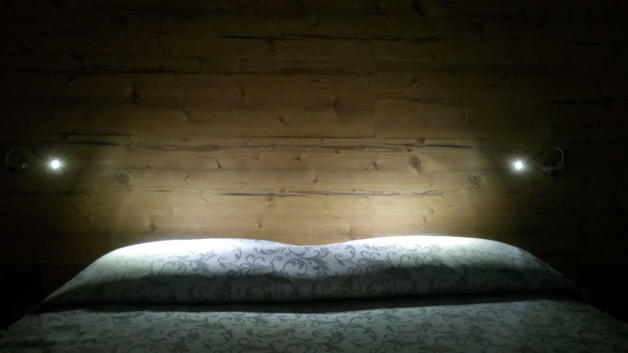 Hotel Bed & Rooms , Corte Rossa -1 Min Walk To Bernina Express Tirano Kültér fotó