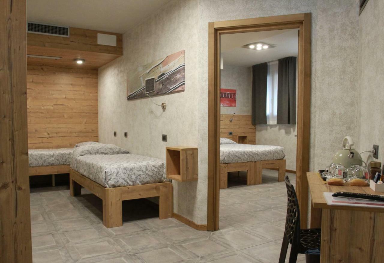 Hotel Bed & Rooms , Corte Rossa -1 Min Walk To Bernina Express Tirano Kültér fotó